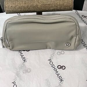 Lululemon NWT AUTHENTIC Everywhere Raw Linen color crossbody & waist belt bag